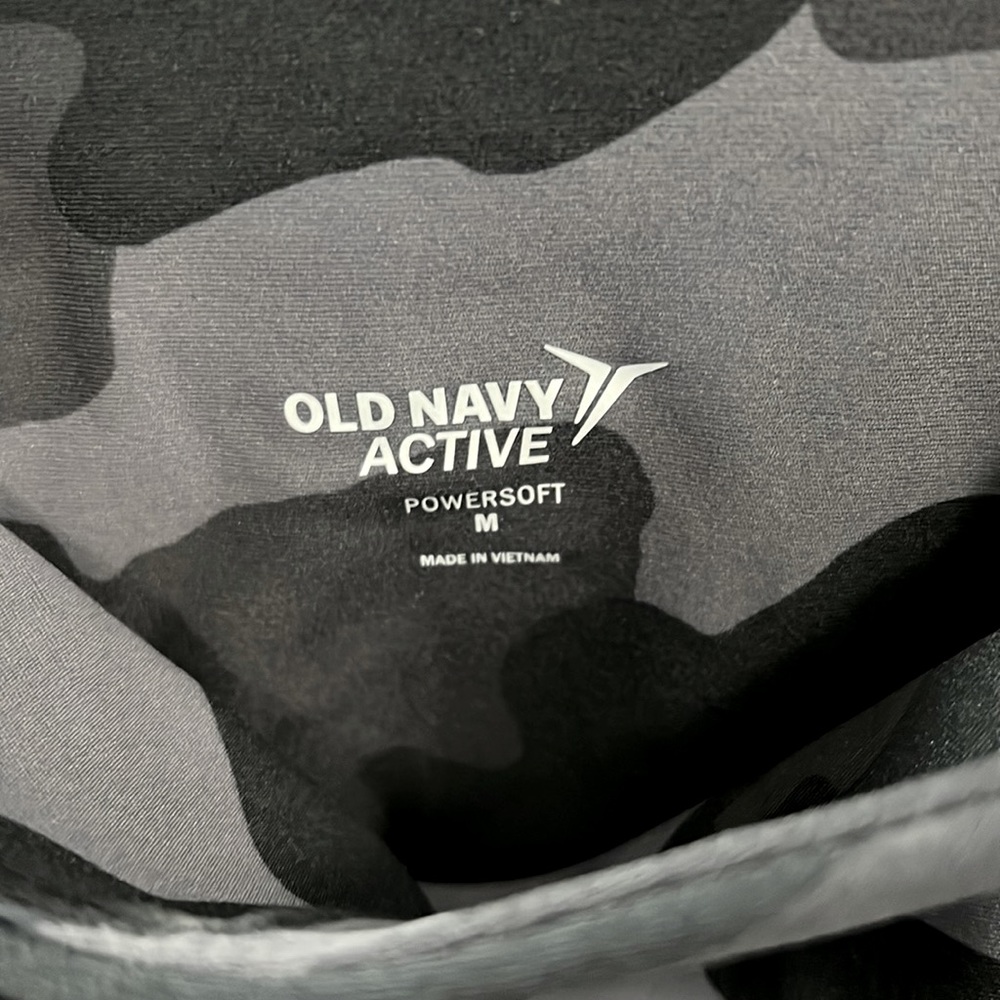 2 PAIR of Old Navy Active camo leggings with pockets sz M